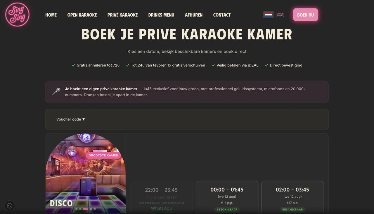 De boekingspagina van Sing Sing: karaokekamers met foto's, tijdsloten en prijzen, in eigen huisstijl